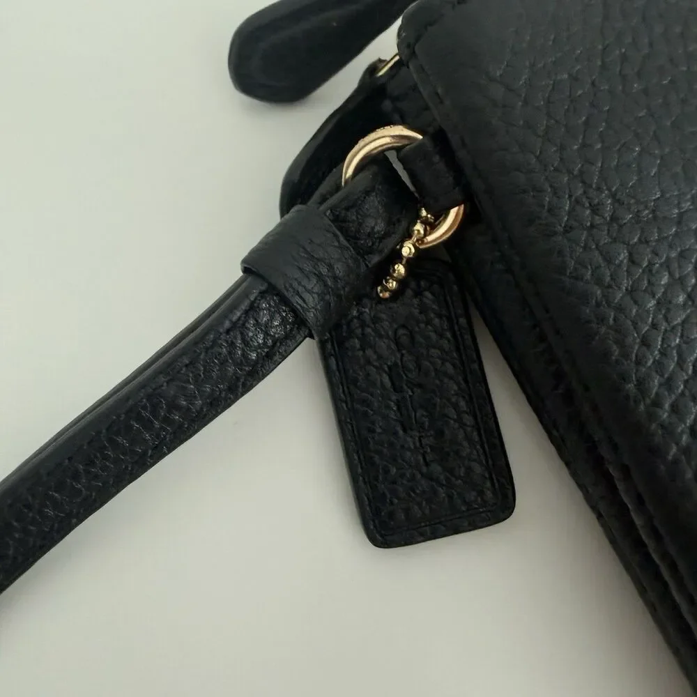 COACH Black Pebble Leather Corner Zip Wristlet Gold Classic Old Money Minimalist